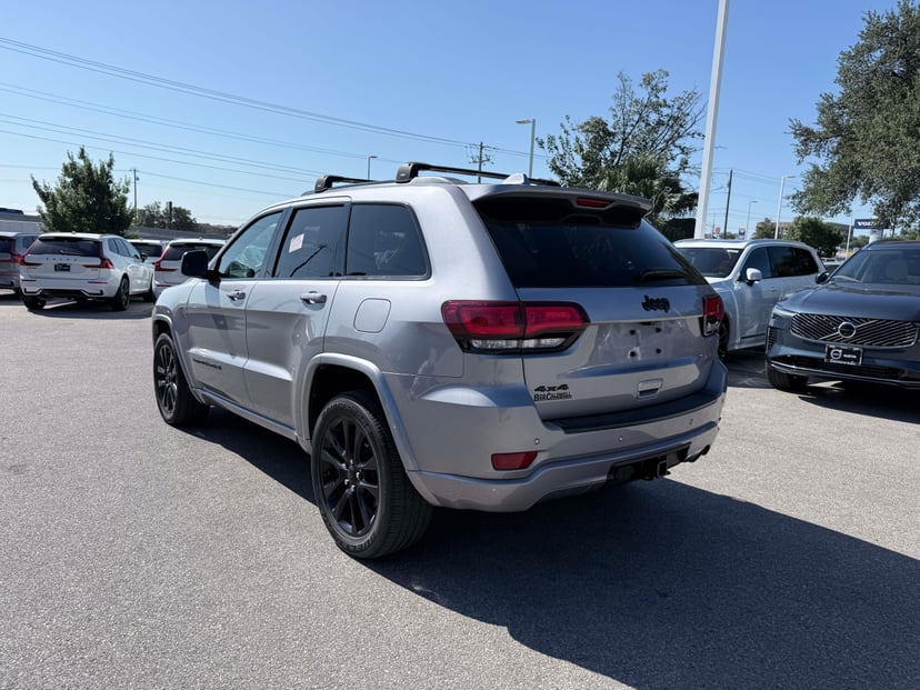 2019 Jeep Grand Cherokee - Image 3