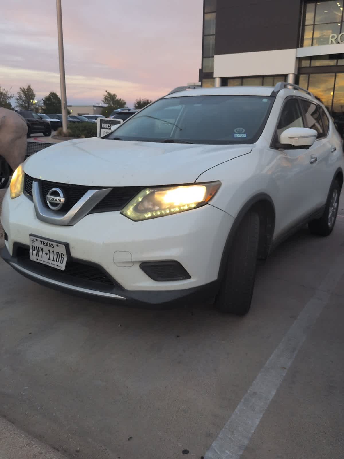 2015 Nissan Rogue - Image 1