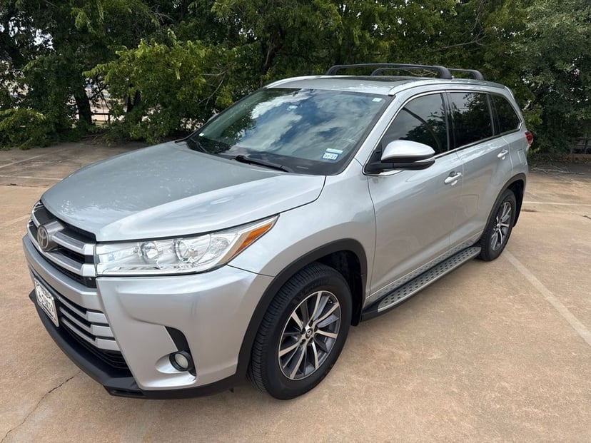 2017 Toyota Highlander - Image 1