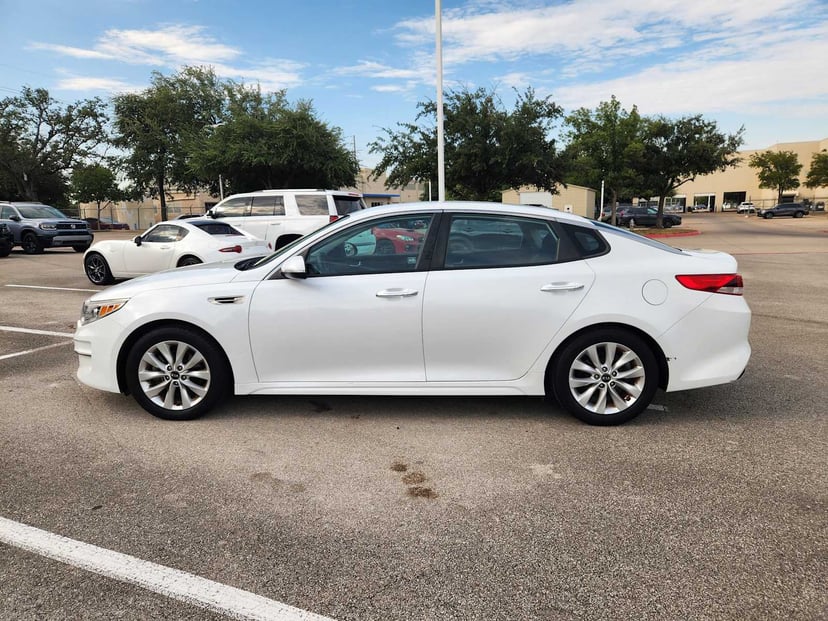 2017 Kia Optima - Image 2
