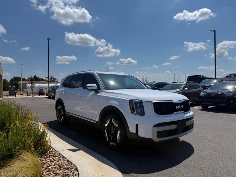 2023 Kia Telluride - Image 1