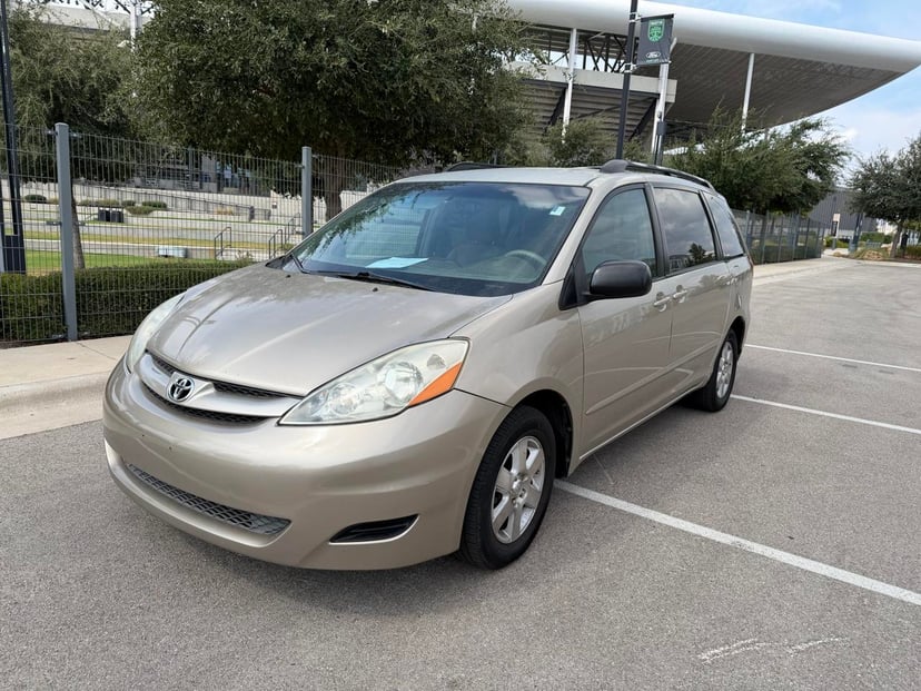 2009 Toyota Sienna - Image 1