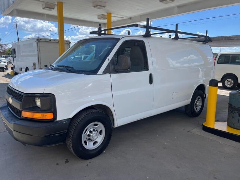 2015 Chevrolet Express - Image 1
