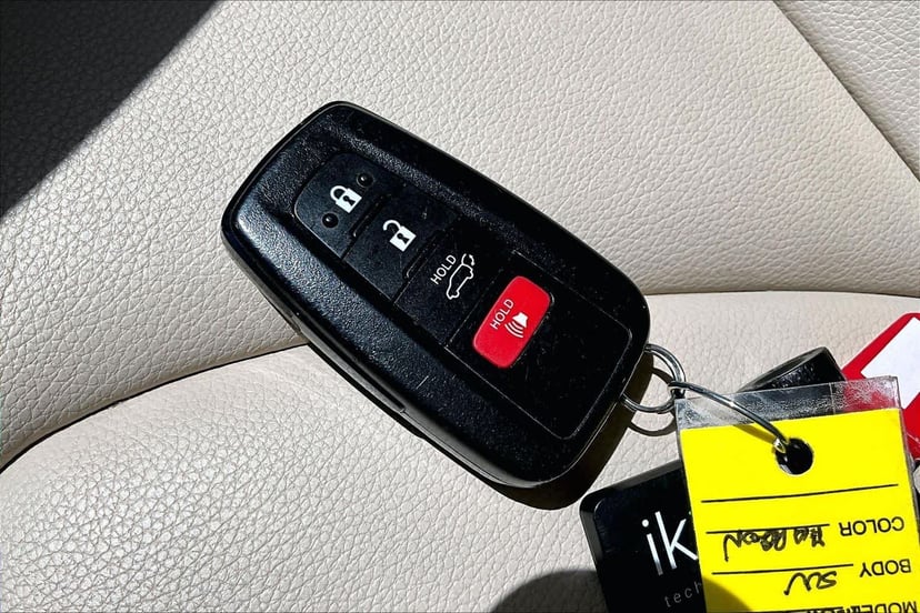 2022 Toyota Highlander - Image 3