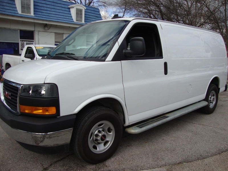 2024 GMC Savana Cargo - Image 1