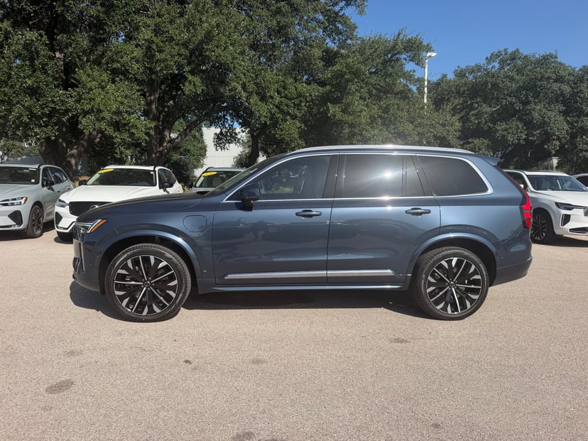 2026 Volvo XC90 - Image 2