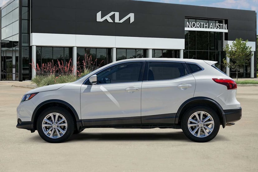 2018 Nissan Rogue Sport - Image 2