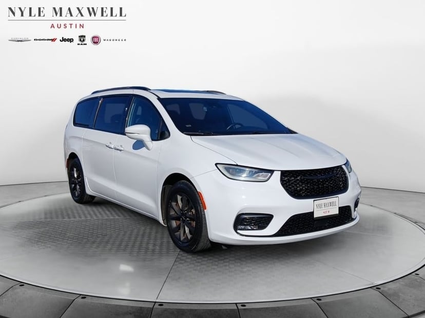 2021 Chrysler Pacifica - Image 2