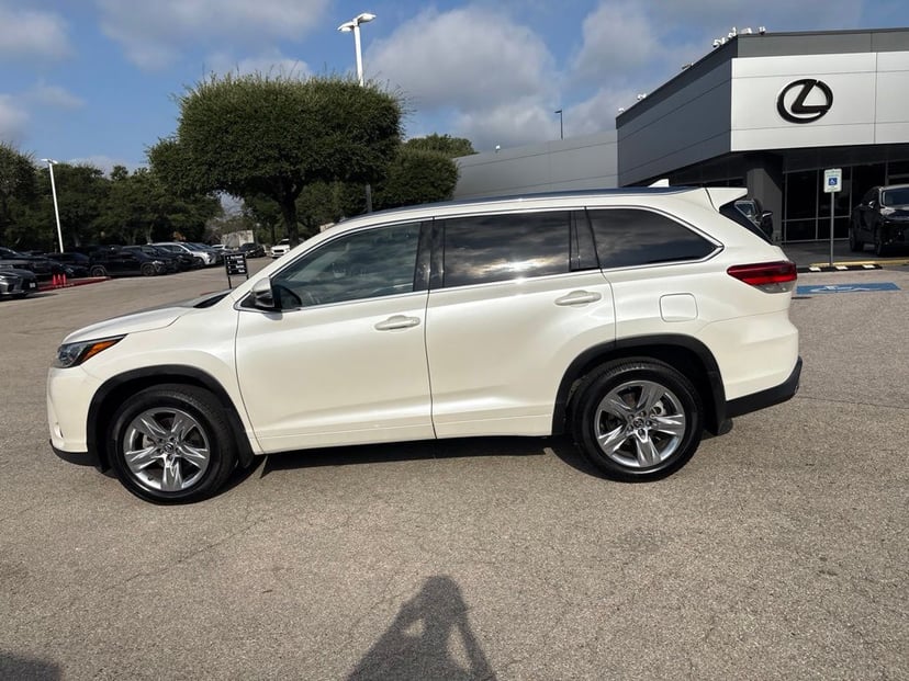 2018 Toyota Highlander - Image 2