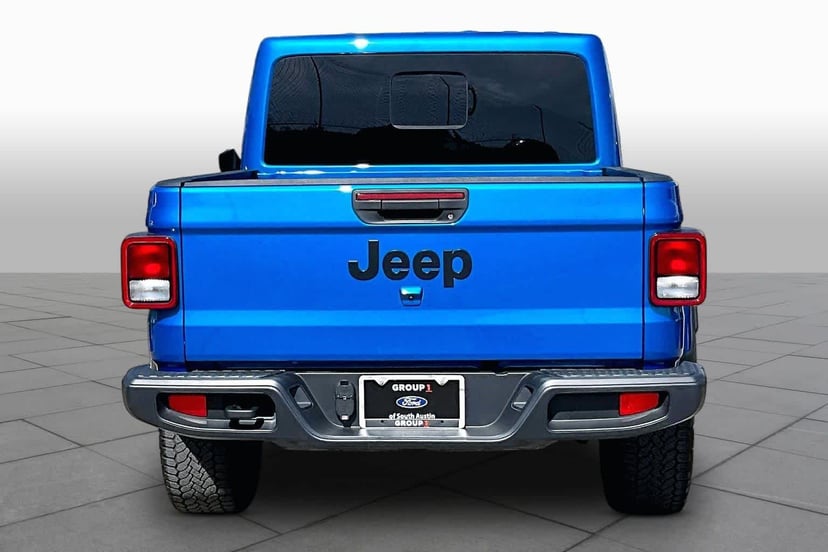 2025 Jeep Gladiator - Image 3