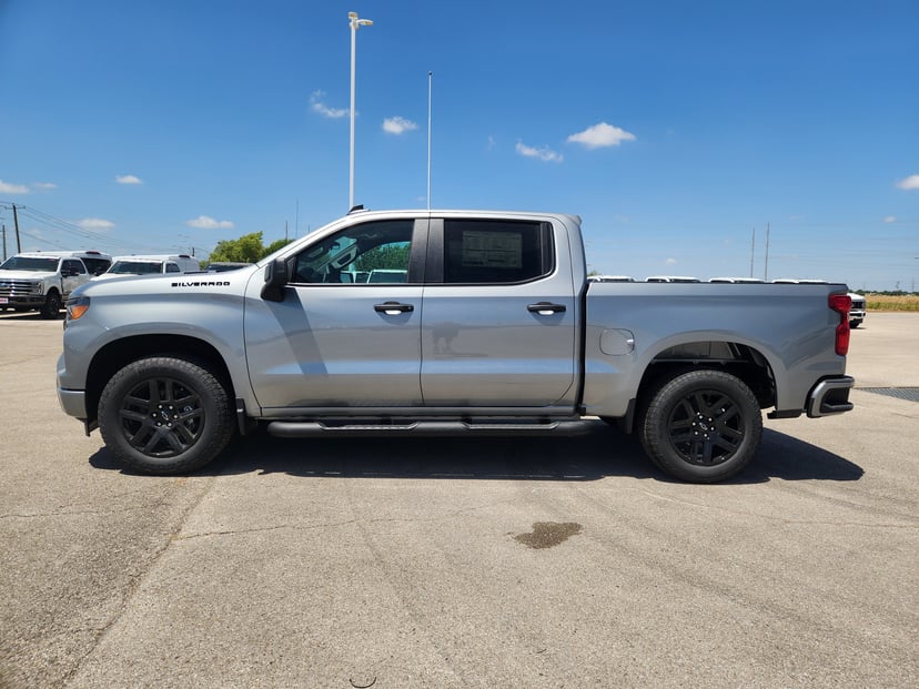 2026 Chevrolet Silverado 1500 - Image 3