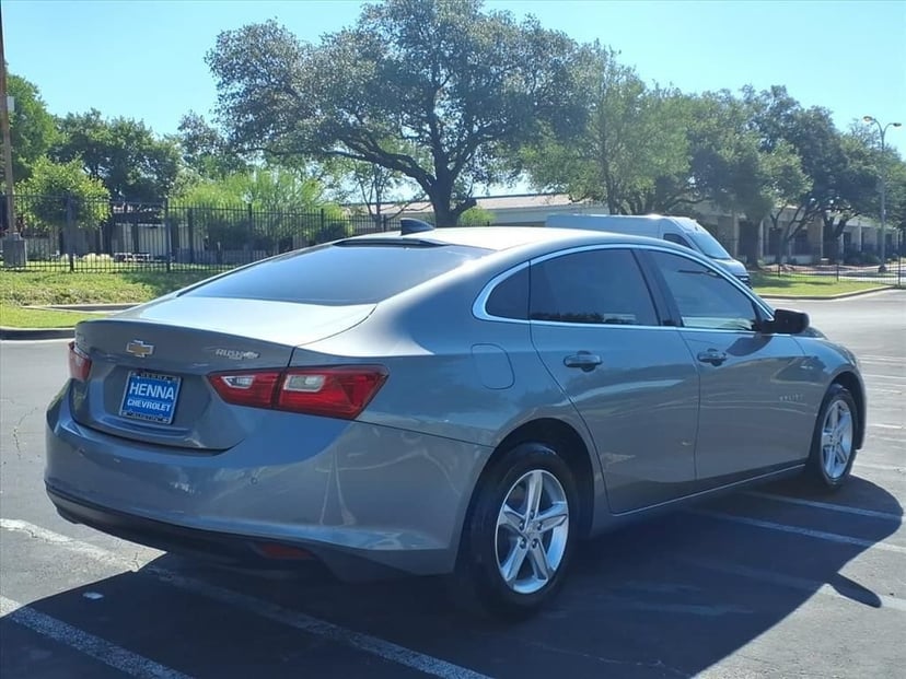 2025 Chevrolet Malibu - Image 3