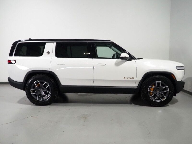 2024 Rivian R1S - Image 2
