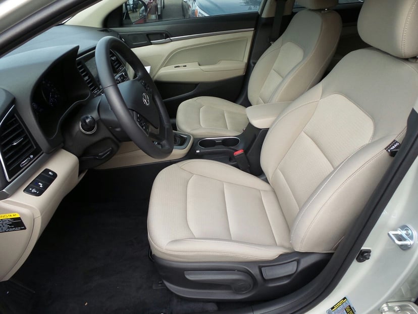 2017 Hyundai Elantra - Image 3