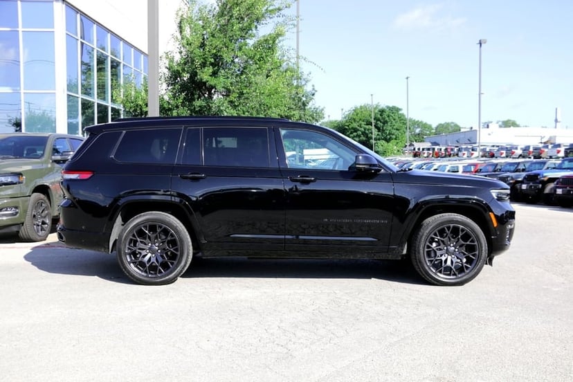 2025 Jeep Grand Cherokee L - Image 1