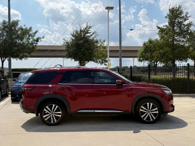 2023 Nissan Pathfinder - Image 2