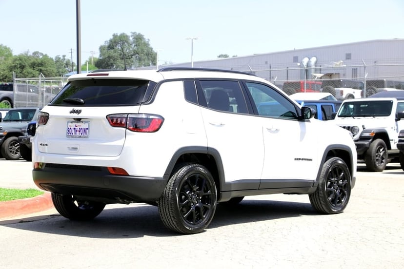 2026 Jeep Compass - Image 3