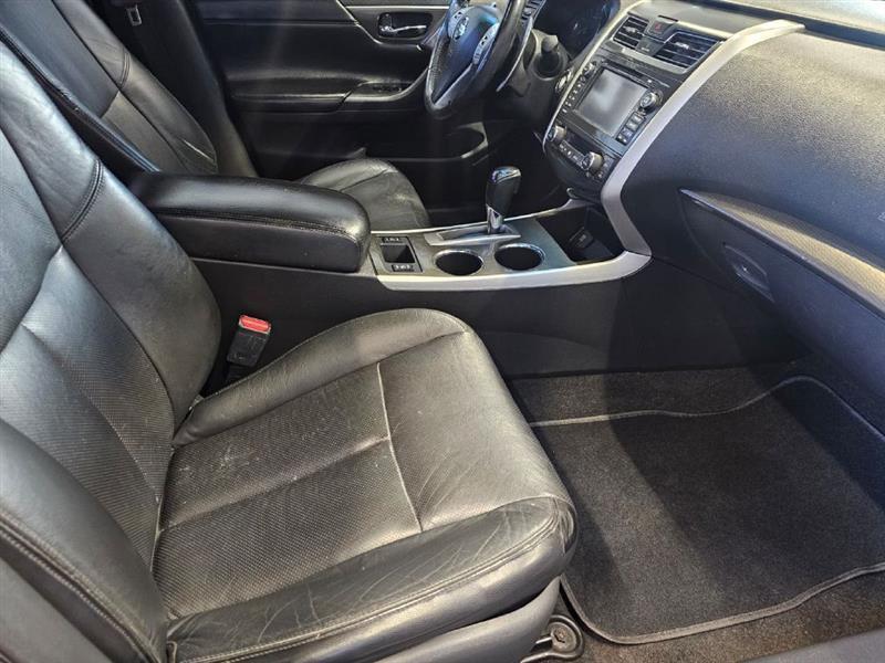 2015 Nissan Altima - Image 2