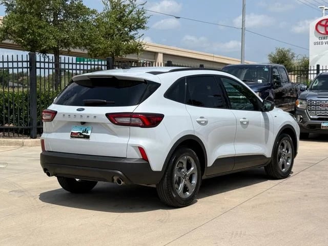 2025 Ford Escape - Image 3