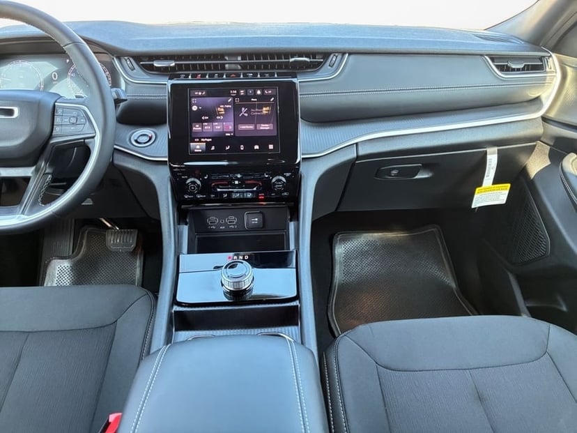 2026 Jeep Grand Cherokee L - Image 3