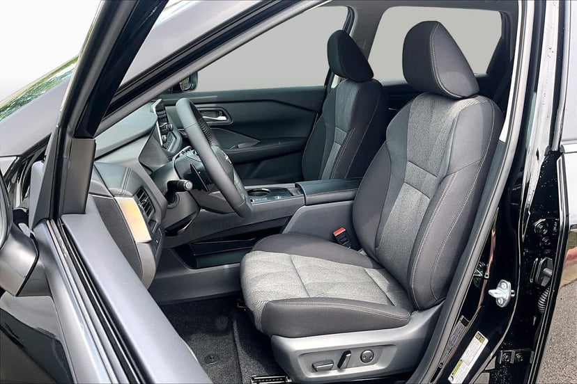 2026 Nissan Rogue - Image 2