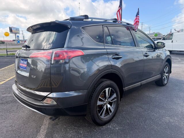 2017 Toyota RAV4 - Image 3