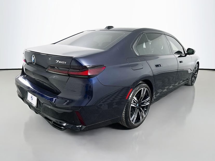 2024 BMW 7 Series - Image 3