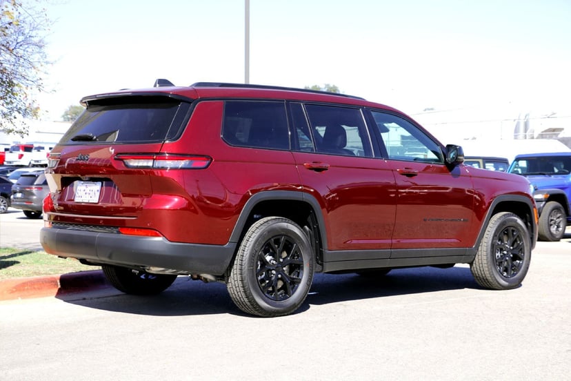 2025 Jeep Grand Cherokee L - Image 3