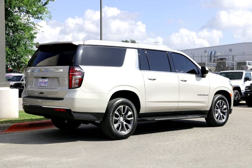 2023 Chevrolet Suburban - Image 3