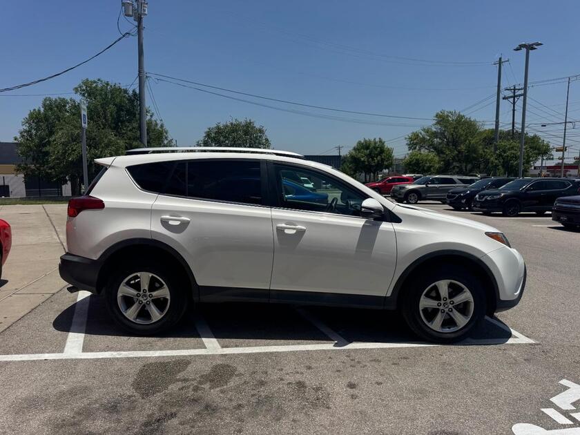 2015 Toyota RAV4 - Image 3