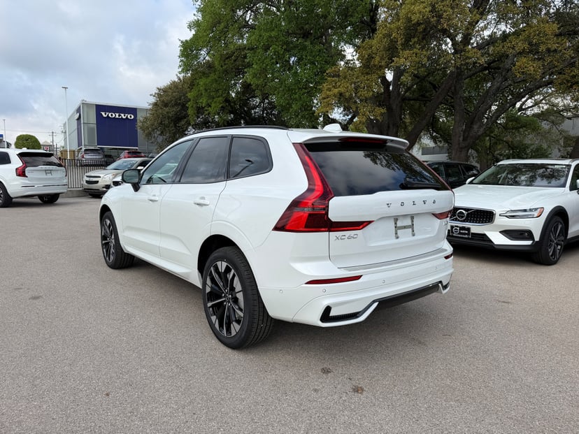 2026 Volvo XC60 - Image 2