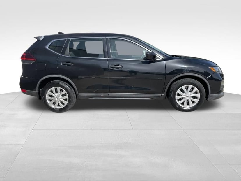 2018 Nissan Rogue - Image 2