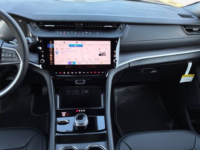 2026 Jeep Grand Cherokee L - Image 3