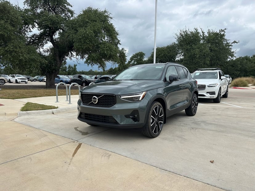 2026 Volvo XC40 - Image 1
