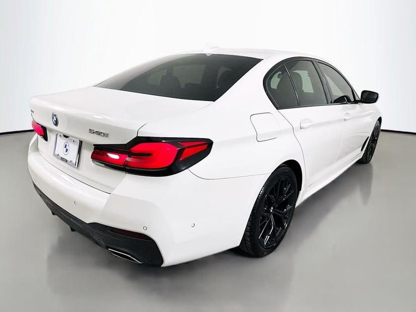 2022 BMW 540i - Image 3
