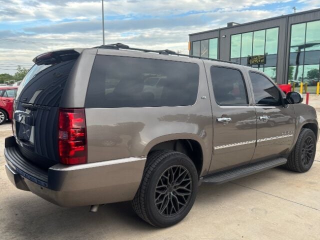 2014 Chevrolet Suburban 1500 - Image 1