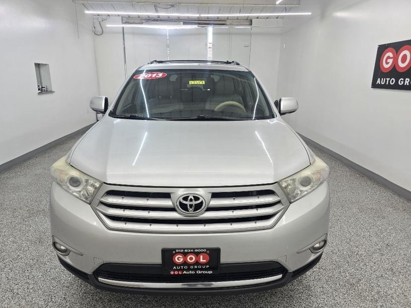 2013 Toyota Highlander - Image 2