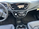 2025 Chrysler Pacifica - Preview 11