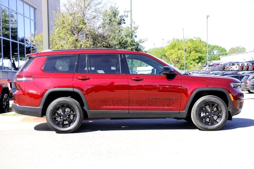 2025 Jeep Grand Cherokee L - Image 1