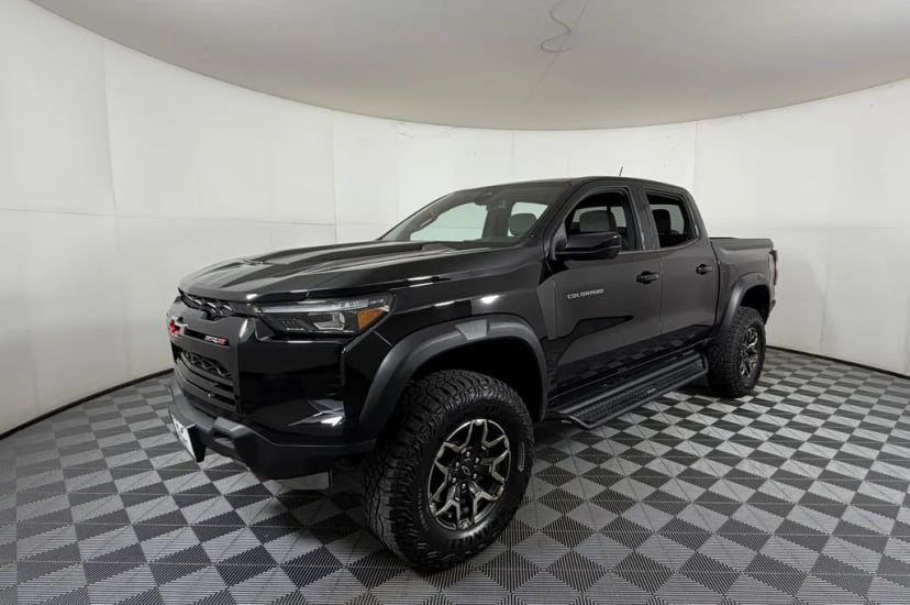 2024 Chevrolet Colorado - Image 2