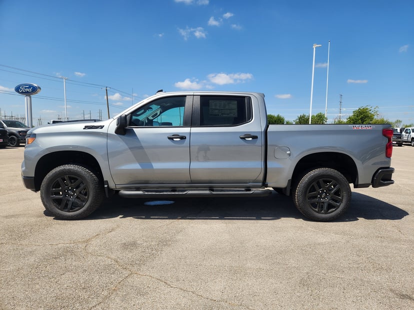 2026 Chevrolet Silverado 1500 - Image 3