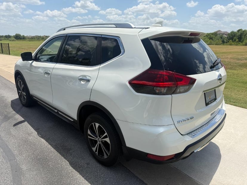 2018 Nissan Rogue - Image 3