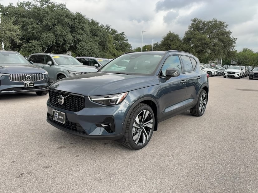 2026 Volvo XC40 - Image 1