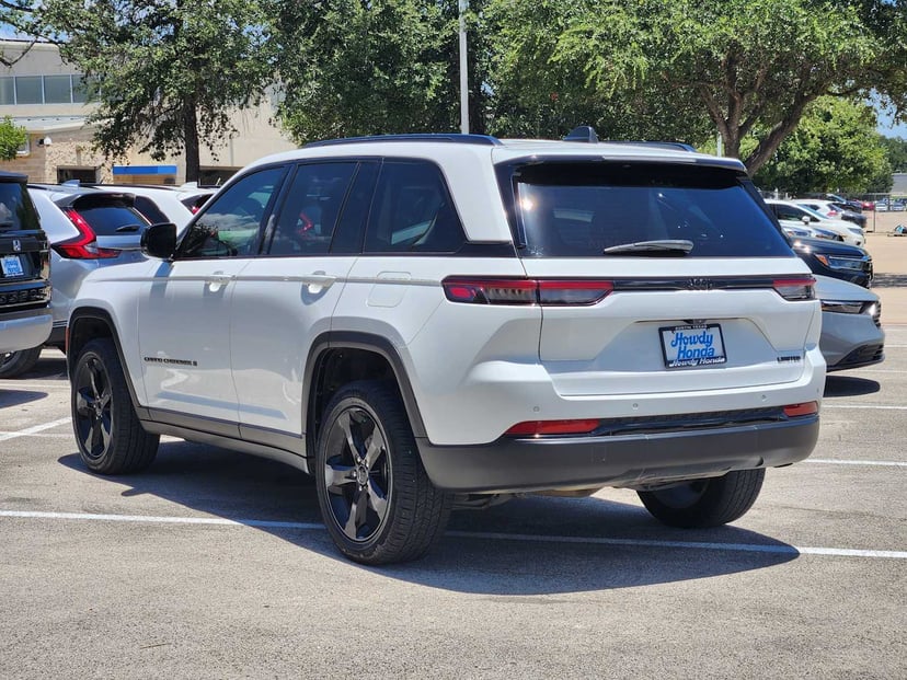 2023 Jeep Grand Cherokee - Image 3