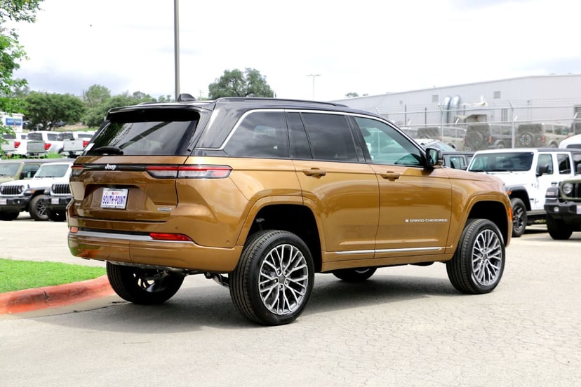 2026 Jeep Grand Cherokee - Image 3