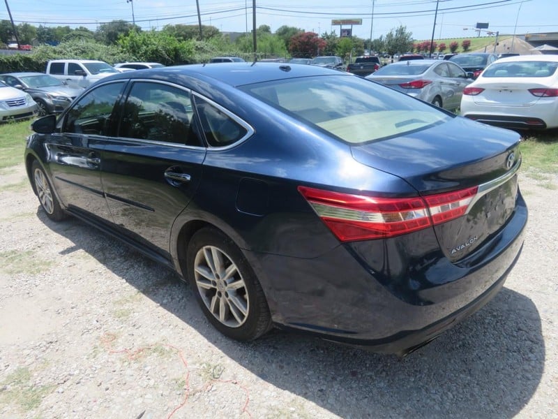 2015 Toyota Avalon - Image 3