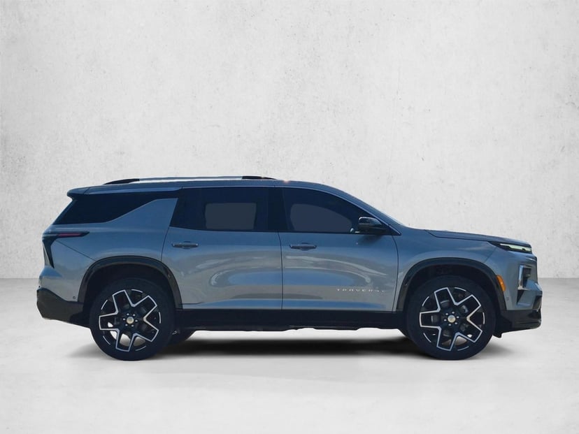 2026 Chevrolet Traverse - Image 2