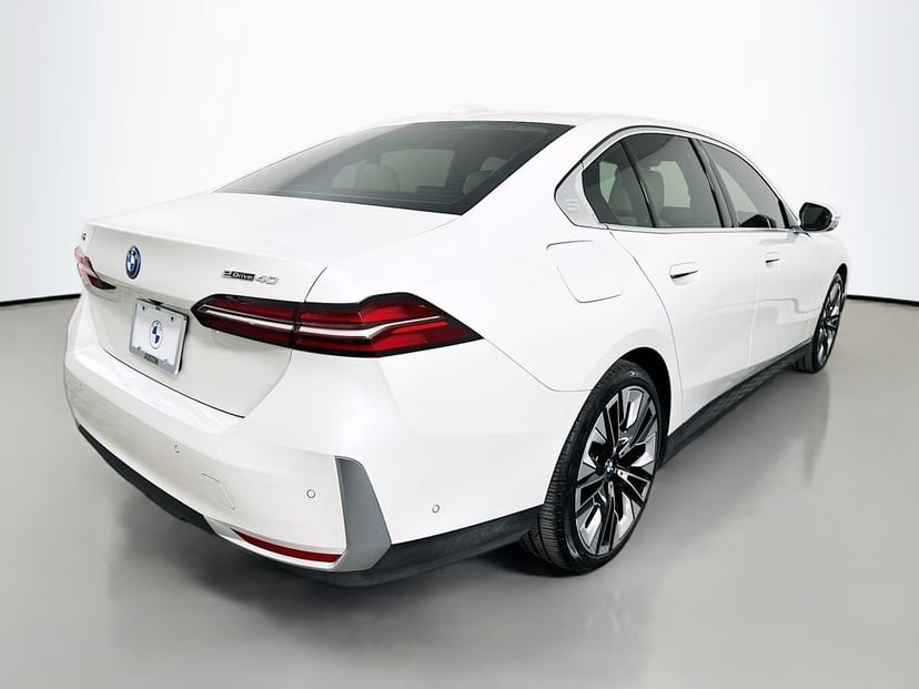 2025 BMW i5 - Image 3