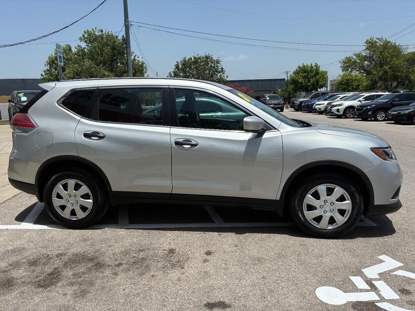 2016 Nissan Rogue - Image 2