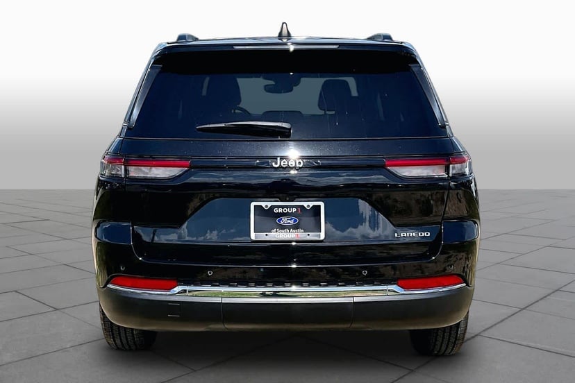 2023 Jeep Grand Cherokee - Image 3